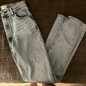 NWOT A&F 90s slim straight jeans